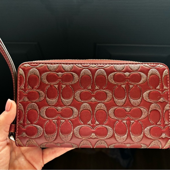 Coach Corner Zip Wristlet/Long Wallet in glitter signature leather, color wine. - Picture 3 of 6
